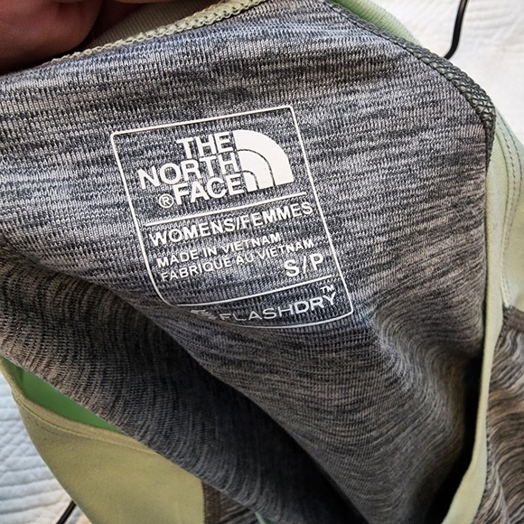 The North Face flash dry long sleeve active top with thumbholes. Green/grey. Sm. - Picture 2 of 9